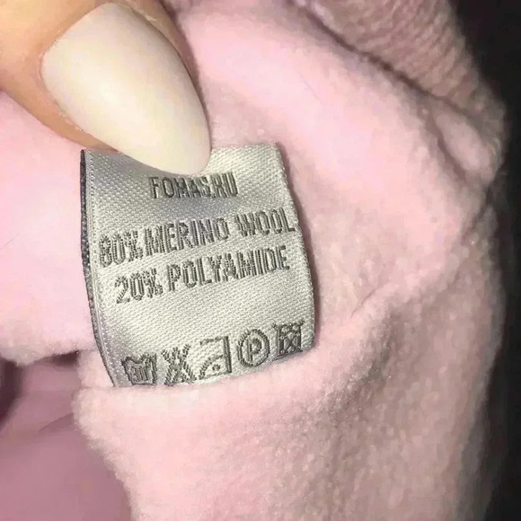 Women hat for winter super Kool worn once ✅✅ - Picture 7 of 8